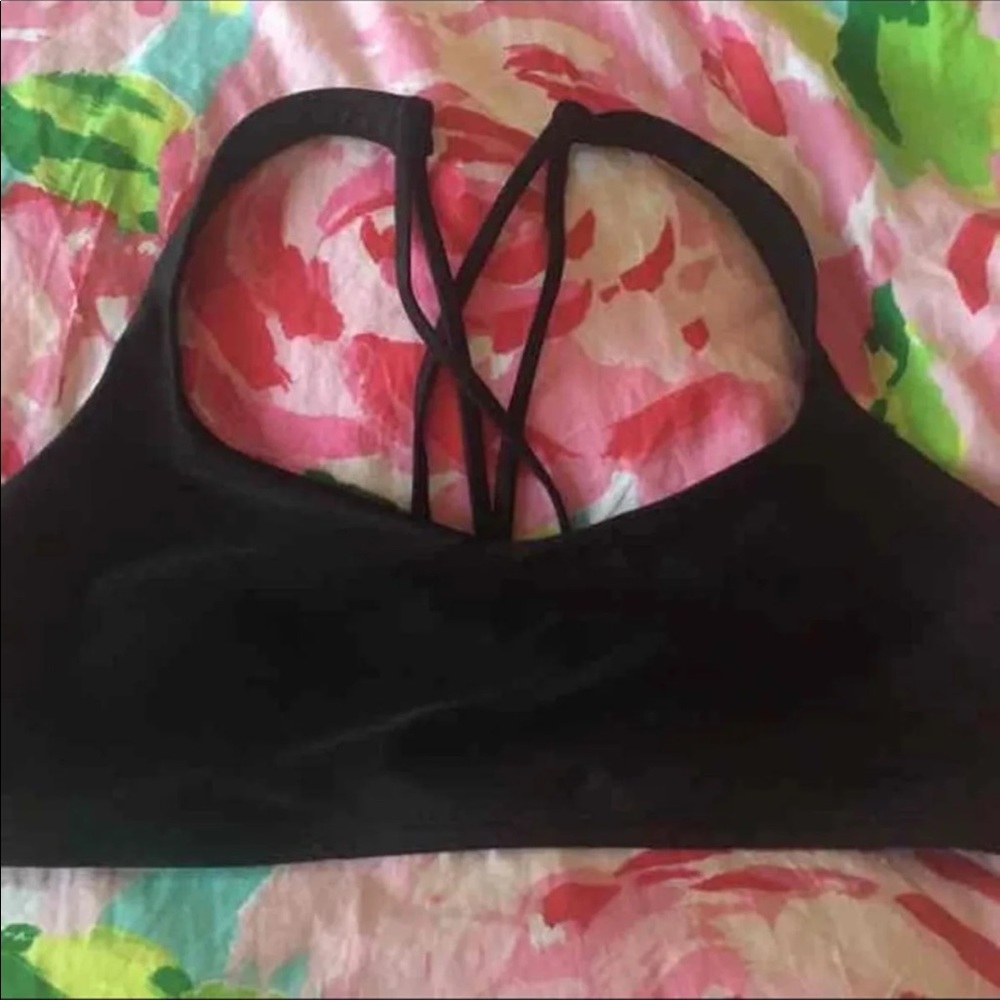 Lululemon free to be sports bra